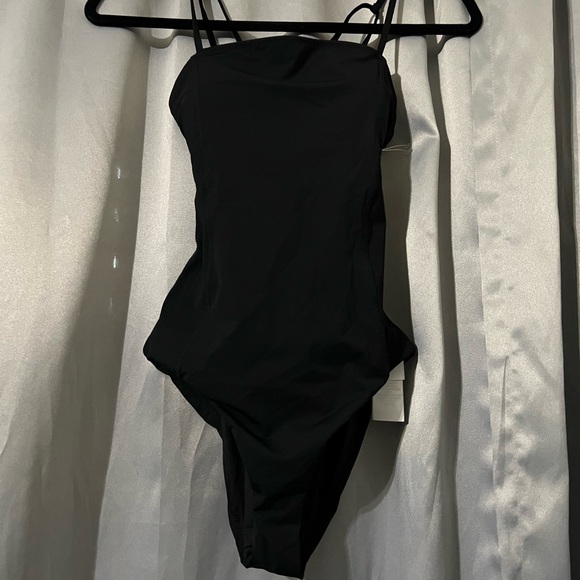 Vuori Swimsuit - Picture 2 of 9